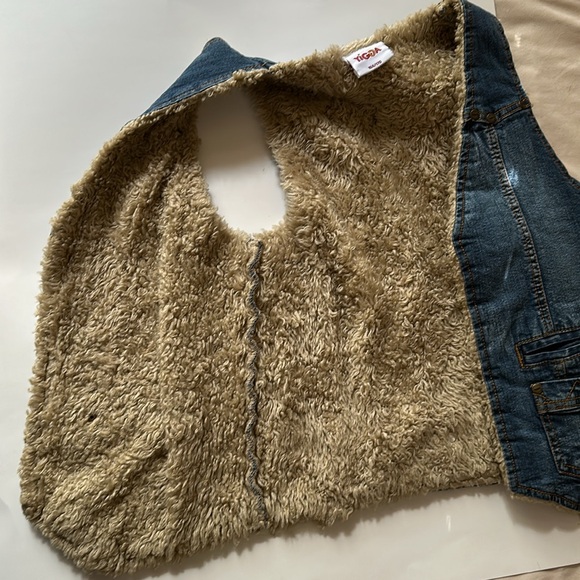 YIGGA Denim Vest/Faux Fur inside - Picture 6 of 9